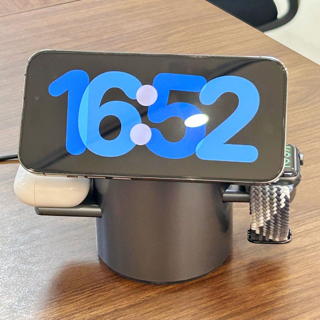 Qi2 Wireless Charger - 3-in-1, Auto-Rotate | Fast Charging