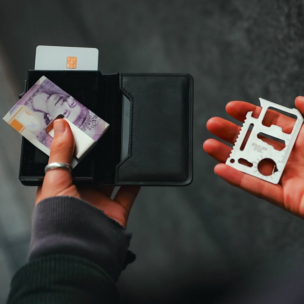 AirTag Wallet - Vegan Leather, RFID | Secure Style