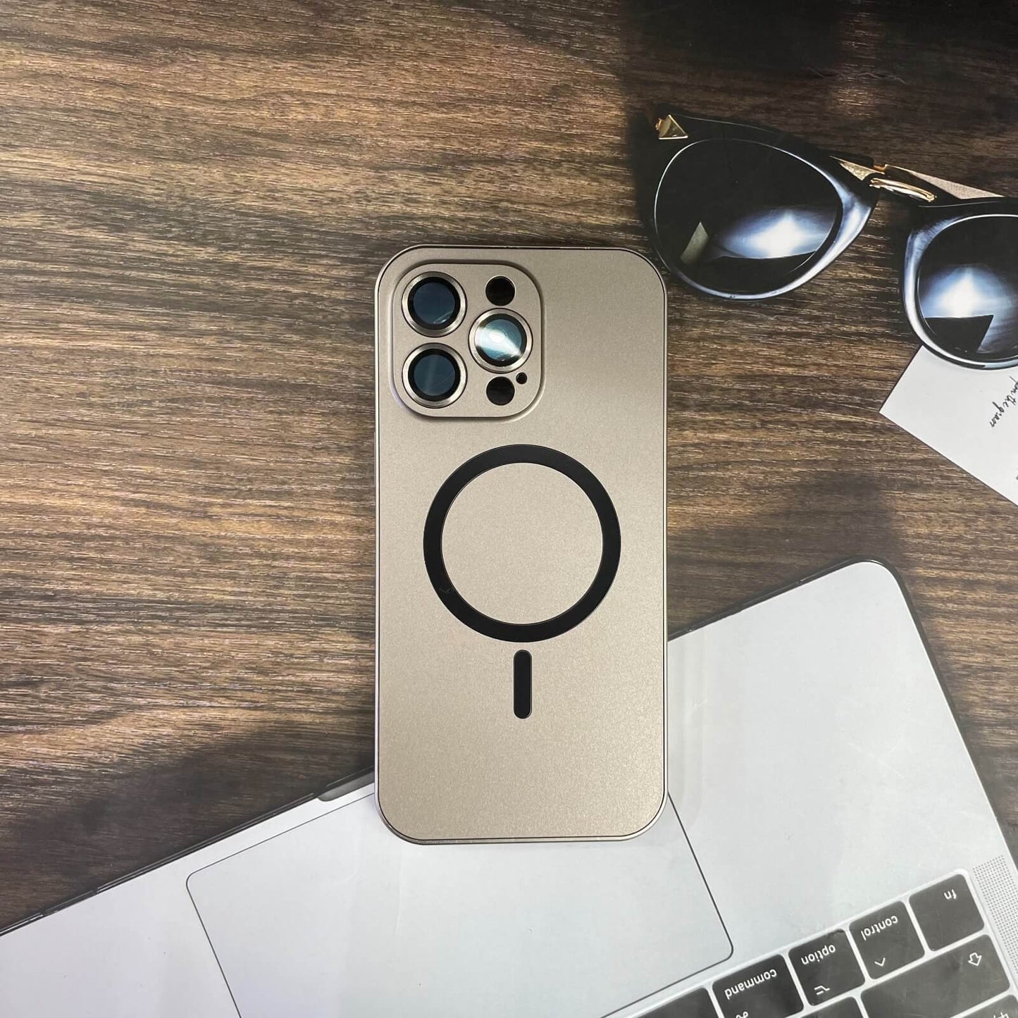 iPhone 16 Pro Max Magnetic Metal Case - MagSafe Silver | Protection