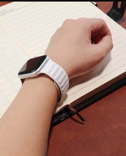 Magnetic Silicone Apple Watch Band - Comfort & Style